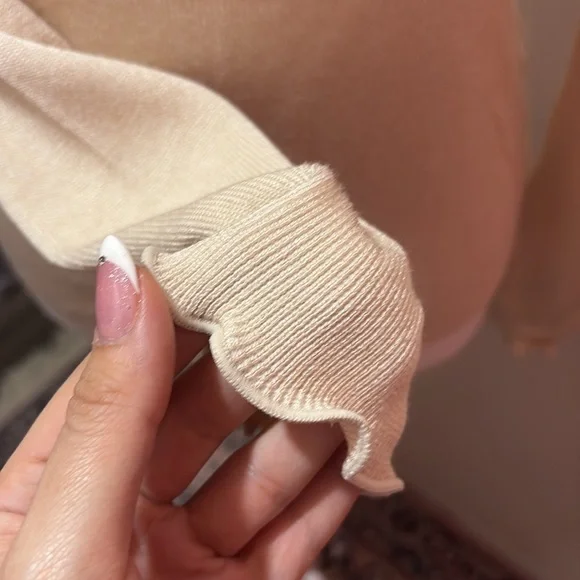 H&M Cream Ruffled Cut-Out Top - Picture 3 of 6